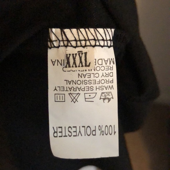 Black Dress with Hot Pink lips 👄 - Picture 5 of 5